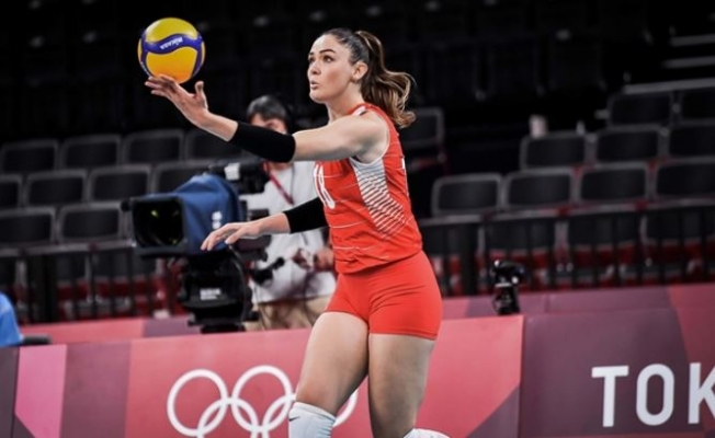 Zehra Güneş, ödül törenindeki tarzıyla beğeni topladı