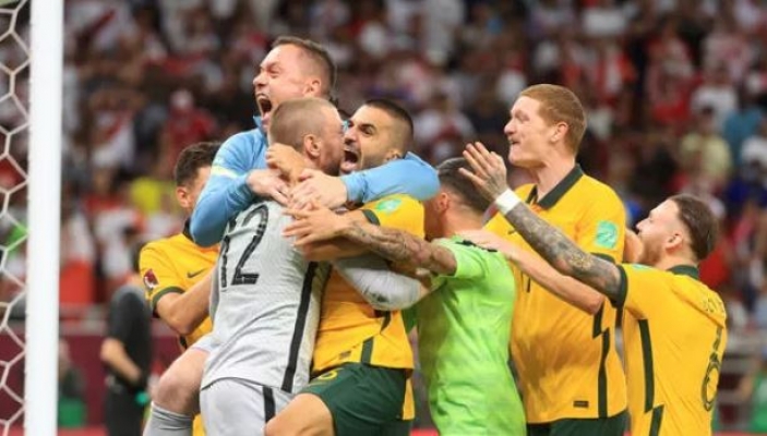 Penaltı atışında rakibin başını döndüren Avustralya kalecisi ülkesini Dünya Kupası'na taşıdı!