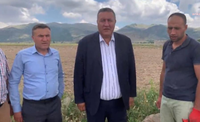 CHP'li Gürer'e konuşan patates üreticisi: "Çiftçilik yapmak zorlaştı. Gübre, maliyet, mazot hepsi belimizi büküyor"