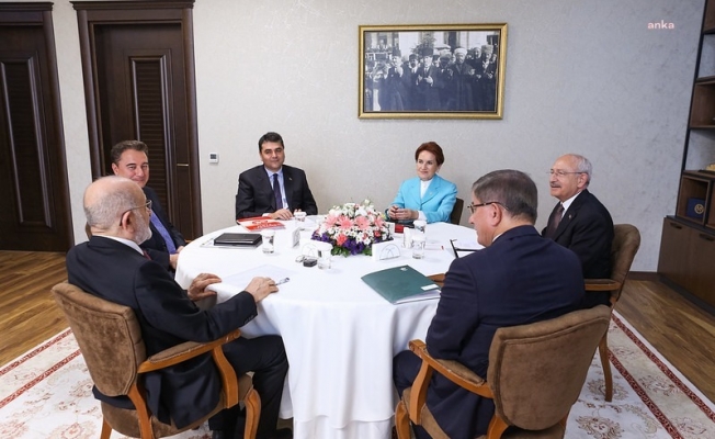 Altı siyasi parti liderinden ortak açıklama: "Ortak Cumhurbaşkanı adayımız hem ‘Türkiye Cumhuriyeti'nin 13. Cumhurbaşkanı’ hem de sadece bu masa etrafında bir araya gelen siyasi partilere oy verenlerin değil, ‘Herkesin Cumhurbaşkanı’ olacaktır”