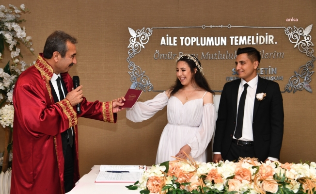 Çukurova Belediye Başkanı Soner Çetin'den genç çifte sürpriz
