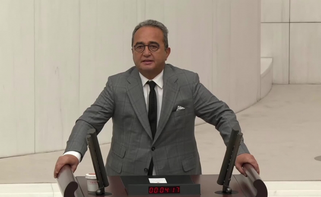 Bülent Tezcan,  “sansür yasası” görüşmelerinde Şamil Tayyar’ın “‘FETÖ borsası” açıklamalarını anımsattı: “Suç olacak mı, olmayacak mı?”