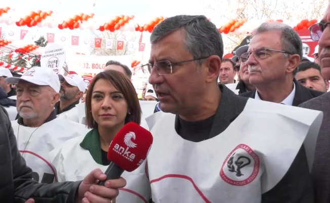 Büyük Eczacı Mitingi’ne gelen Özgür Özel: “Bu kalabalığın mimarı eczacıların sorunlarını duymayan, görmeyen iktidardır”