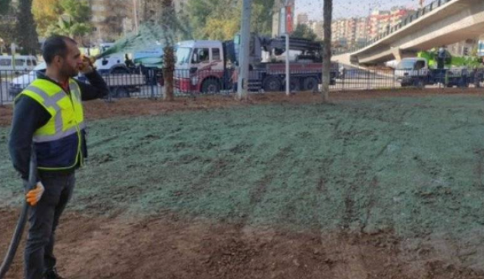 CHP'li Tanal: Erdoğan'ın gelişi öncesi Urfa'nın merkezinde boş alanı yeşillendirmek yerine toprağı yeşile boyuyorlar, vizyona bak!