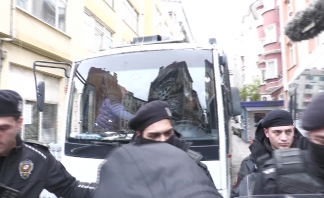 HDP'nin Kadıköy'deki açıklamasına polis müdahalesi: Buldan ve Sancar da ablukaya alındı