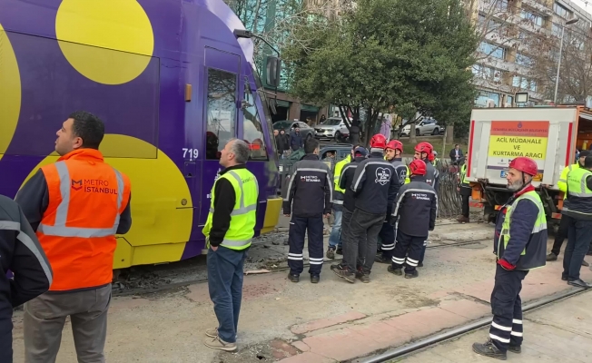 İstanbul'da tramvay yoldan çıktı: 6 yolcu hafif yaralandı