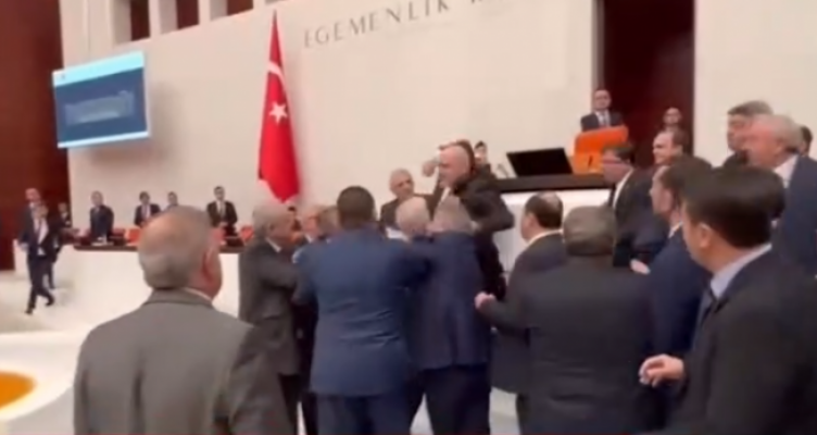 İyi Partili Fahrettin Yokuş, Meclis'teki yumruklu kavgayı anlattı: "Saldırgan vekiller Tayyip Bey’den itibar görüyor!"