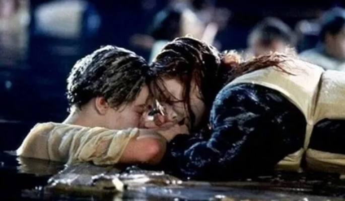 Kate Winslet Titanic’teki tartışmalı sahneyi yorumladı: "Jack de o kapıya sığabilirdi ama batarlardı"