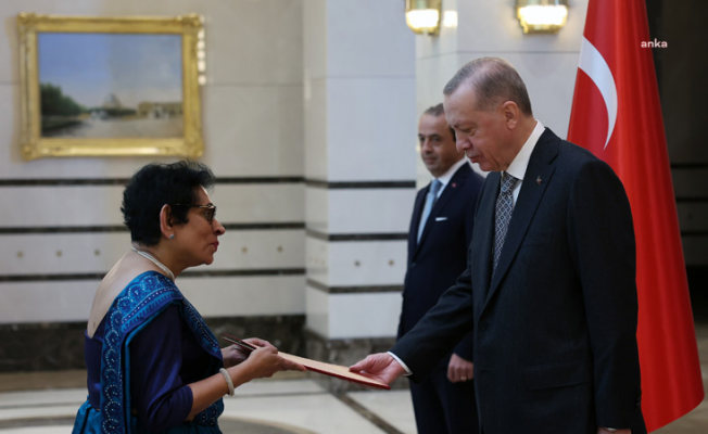 Sri Lanka Büyükelçisi Dissanayake, Cumhurbaşkanı Erdoğan'a güven mektubunu sundu
