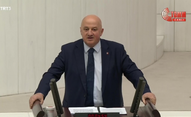 Uğur Bayraktutan: "TSK Mustafa Kemal'in ordusudur, selam verilecek bir yer varsa sarı saçlı, mavi gözlü dev adamın yattığı Anıtkabir'dir"