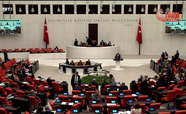 CHP'li Özel, iktidarı eleştirdi: "Şimdi, ‘Bu ay sonunda EYT’yi çıkaralım, mart sonunda maaş alsınlar, elleri sıcakken o ellerle bize oy atsınlar… 'EYT’liler 20 yıldır zulüm çekti, Sizin bu oyunlarınıza karnı tok"