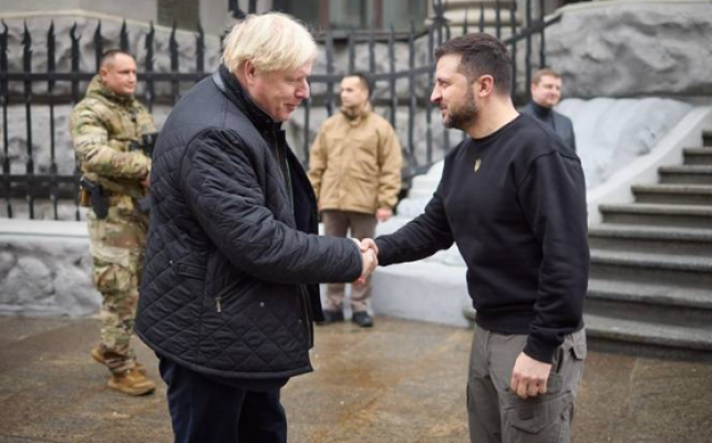 Eski Britanya Başbakanı Boris Johnson, Kiev'de Zelenski ile bir araya geldi