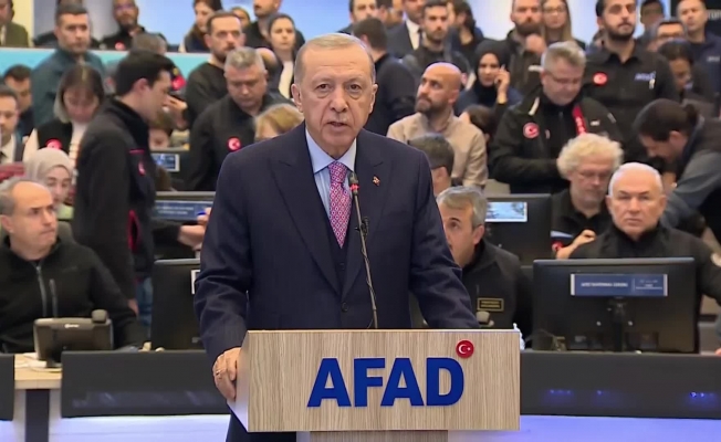 Erdoğan: "Şu ana kadarki tespitlere göre 912 vatandaşımız hayatını kaybetmiş, 5 bin 385 vatandaşımız yaralanmıştır" Erdoğan: "Şu ana kadarki tespitlere göre 912 vatandaşımız hayatını kaybetmiş, 5 bin 385 vatandaşımız yaralanmıştır"