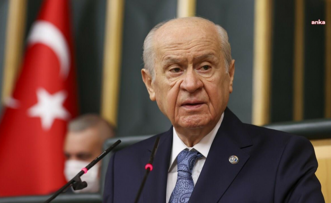 Devlet Bahçeli, Fenerbahçe taraftarlarının "hükümeti istifa" sloganına tepki gösterdi ve maçların seyircisiz oynanması için kulüp başkanlarını göreve çağırdı