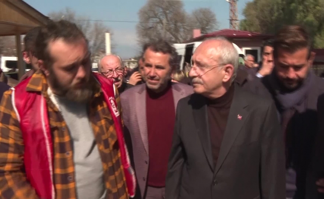 Kılıçdaroğlu: “Çadır bulamıyoruz. Sıkıntı o. Türkiye’de çadır üretimi arzu ettiğimiz miktarda değil o nedenle büyük sıkıntı var”