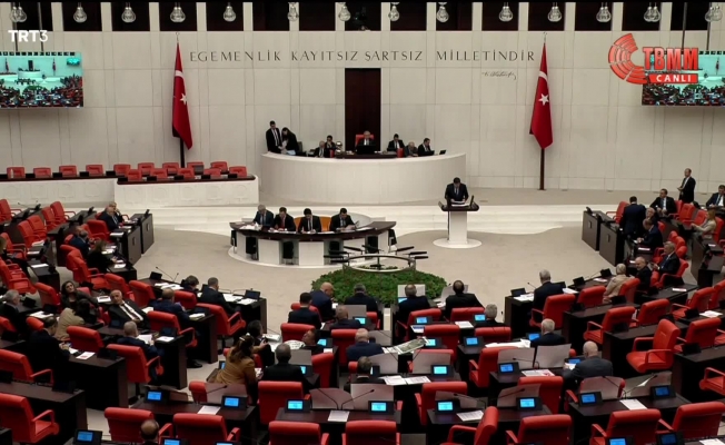 Meclis'te deprem nedeniyle çalışmalara bir hafta ara verildi Meclis'te deprem nedeniyle çalışmalara bir hafta ara verildi