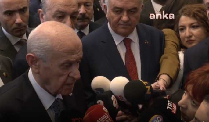 Bahçeli: Yeni bir anayasa hazırlanmalı ve Anayasa Mahkemesi’ne şekil verilmeli. Onları şiddetle kınıyorum. Şu Kandil kuyruğundan ayrılmaları lazım