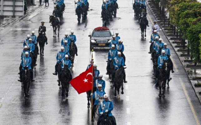 Necati Doğru, üçüncü kez Cumhurbaşkanı olan Erdoğan'ın törenindeki atlara dikkat çekti: "At başına 70 bin Euro"