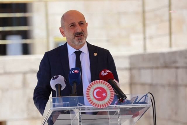 Ali Öztunç'tan 'Kur Korumalı Mevduat' tepkisi: "Halkın sırtındaki enflasyon kamburu büyüdükçe büyüyecek"