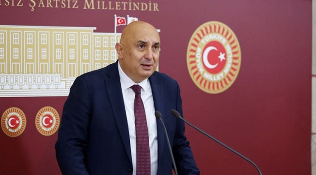 Engin Özkoç: “Recep Tayyip Erdoğan’ın aradığı şey nedir? Para. Peki bu parayı nasıl buluyor? Bu vatan topraklarını peşkeş çekerek”