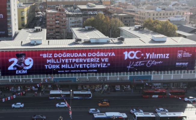 Atatürk’ün "Biz doğrudan doğruya milliyetperveriz ve Türk milliyetçisiyiz" sözünün yazılı olduğu afiş Ulus Çarşısı'na asıldı
