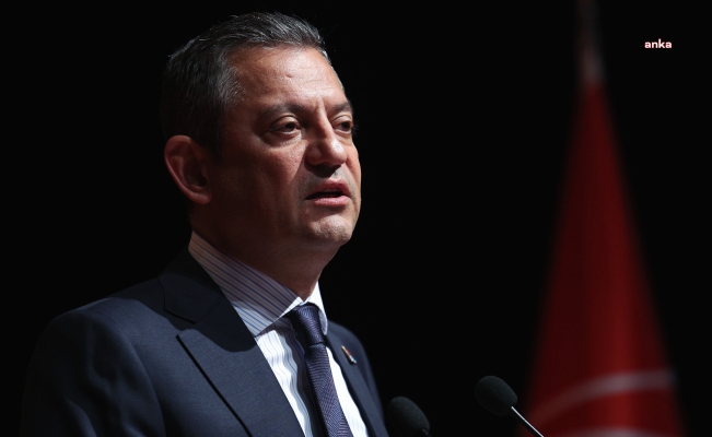 Özgür Özel: "Ressam Mehmet Güleryüz'e Allah'tan rahmet, ailesine ve sevenlerine başsağlığı diliyorum" 