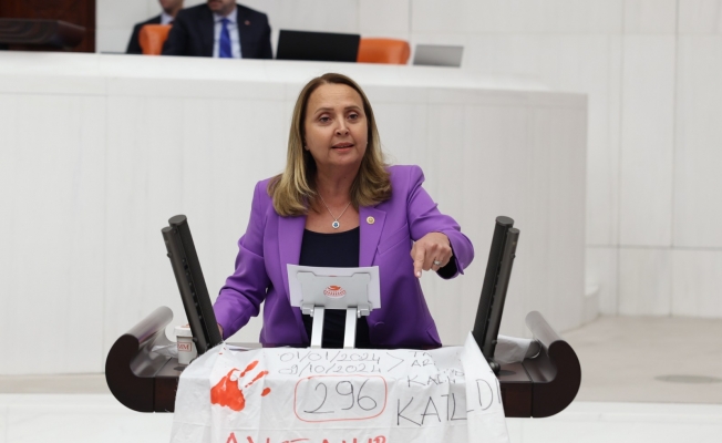 CHP’li Dinçer’den Kadın Cinayetlerine Tepki: “Kefeni Kadının Günlük Kıyafeti Haline Getirdiniz!”