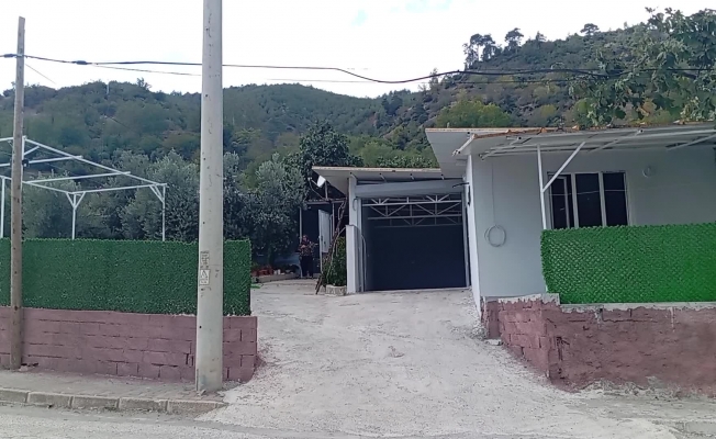 Depremde yıkılan binanın yerine yaptığı eve elektrik aboneliği alamayan depremzede: "Biz hangi çağda yaşıyoruz?"