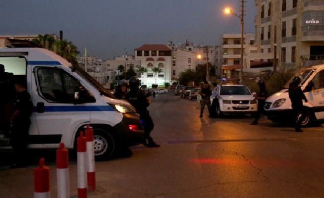 Ürdün'deki İsrail Büyükelçiliği yakınlarında silahlı saldırı meydan geldi, üç polis yaralandı