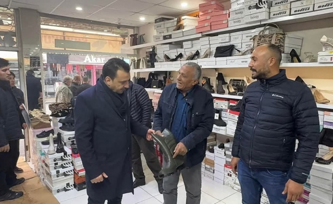 Çiftçi CHP’li Başevirgen’e Dert Yandı: "Bir Çizme Dahi Alamıyoruz, Yırtık İdare Ediyoruz"