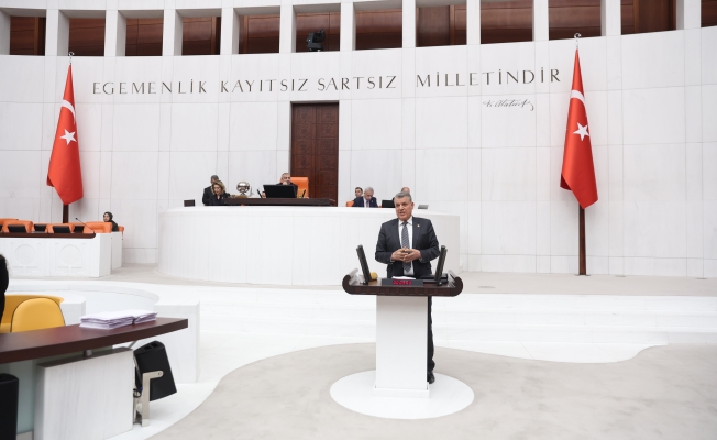 Meclis'te Kamu Emekçilerine Baskıya Tepki Meclis'te Kamu Emekçilerine Baskıya Tepki