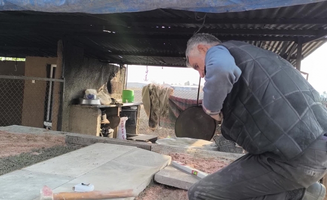 İşletmesinde günde 150 ekmek tüketen çiftçi, kendi ekmeğini üretmek için taş fırın yaptırıyor
