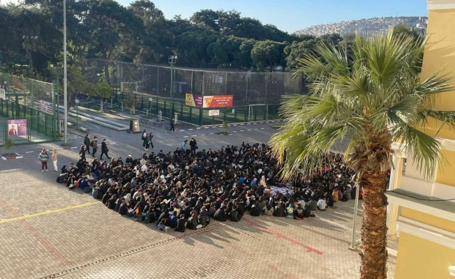 İzmir'de lise öğrencileri, proje okul atamalarını protesto etti, veliler de destek verdi: “Çocuklarımız proje olmak istemiyor”