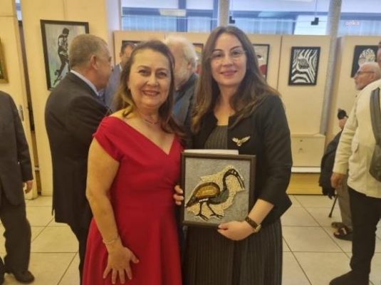 Sanatçı Şükriye Işıkal'ın mozaik sergisi “Mavi Kelebek” Paris'te