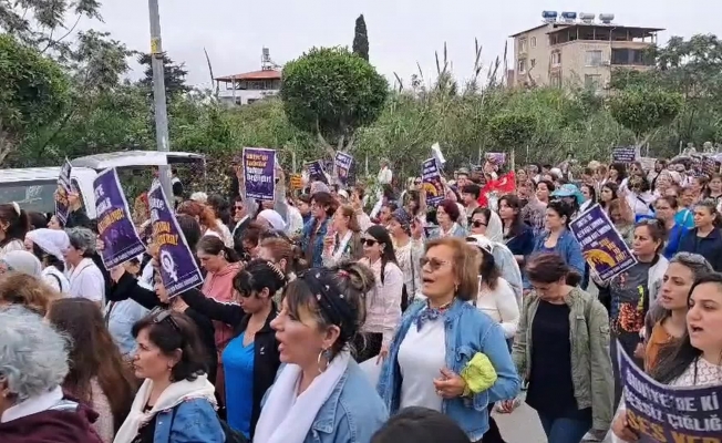 Suriye İçin Kadın İnisiyatifi'nden Suriye'de kadınlara yönelik şiddete protesto yürüyüşü