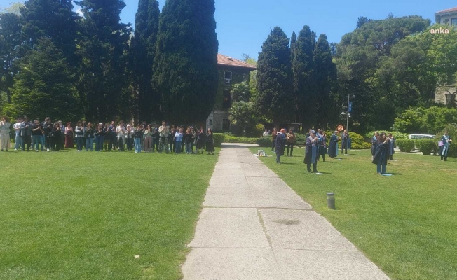 Boğaziçi Üniversitesi'nde akademisyenler ve öğrenciler "Nureddin Yıldız" protestosunda gözaltına alınanlar için nöbet tuttu