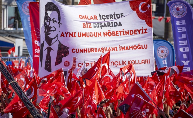 Gündoğdu Meydanı’ndan yurttaşlar tutuklu Ekrem İmamoğlu’na destek verdi