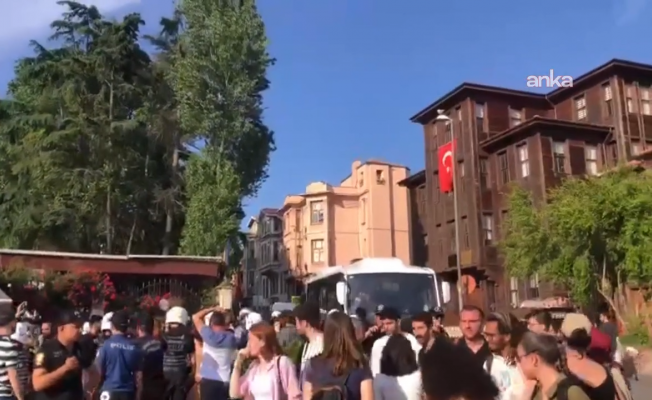 Vezneciler'de üniversite öğrencilerine polis müdahalesi: Çok sayıda gözaltı var