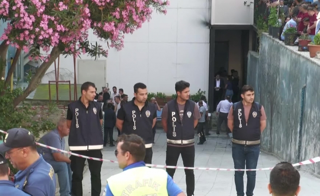 Ferdi Zeyrek'in naaşı CHP Genel Başkanı Özgür Özel ve beraberindekilerce hastaneden alındı