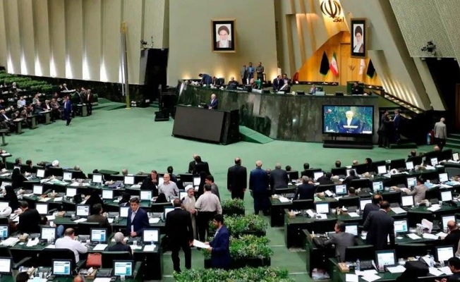 İran Meclisi, Uluslararası Atom Enerjisi Ajansı ile iş birliğini askıya alan tasarıyı onayladı
