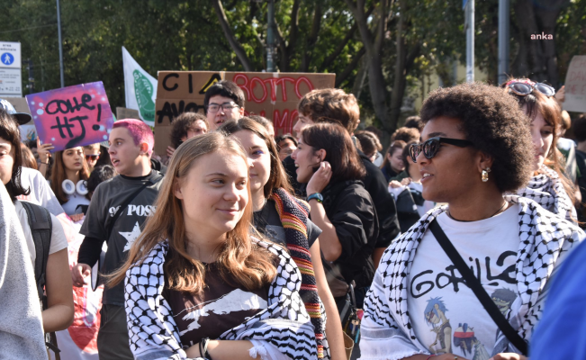 İsrail, aktivist Greta Thunberg'in de içinde bulunduğu yardım gemisinin Gazze'ye yanaşmasına izin vermeyecek
