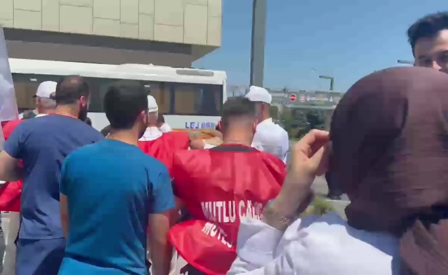 Başakşehir Çam ve Sakura Şehir Hastanesi sağlıkçılarından eylem: “Niçin ısrarla sağlıksız yemek malzemeleri çalışanlara dayatılmaktadır”