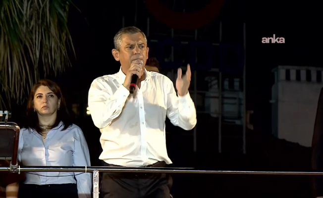 CHP'nin Adana mitingi... Özgür Özel: 11 yıl geriye gidip iftira attırıyorlar