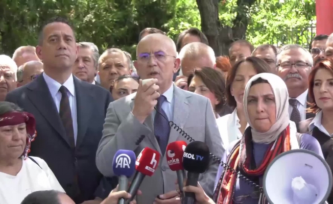 CHP, TBMM önünde zeytinlik yasasına itiraz etti... Ali Mahir Başarır: "Varank denen adam gün gelecek o tarlalarda korkuluk bile olamayacak"
