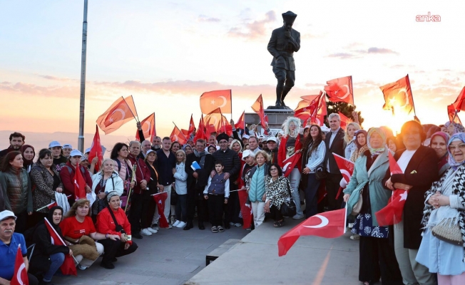 Bayrampaşalı vatandaşlar Kocatepe’de 103'üncü yıl coşkusunu yaşadı