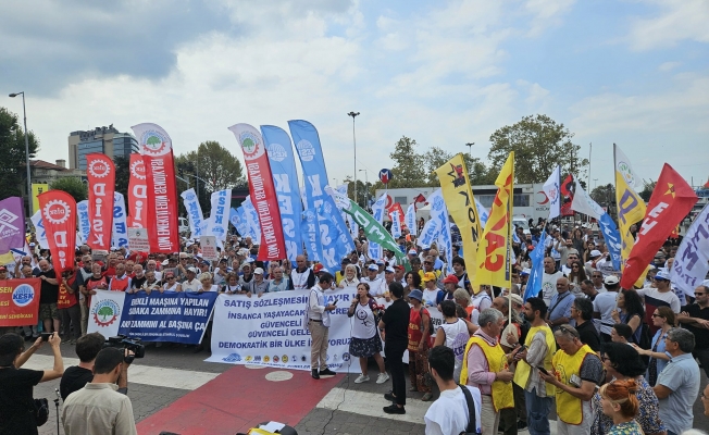 Memurlar iş bırakıyor... KESK’ten Kadıköy’de eylem: “Toplu sözleşme teklifi yerine 4 milyon emekçiyi yoksulluk, 2,5 milyon emekliyi sefalet tehdidi var”