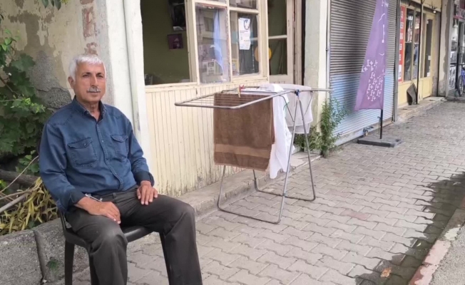 Osmaniyeli berber: "Emekliler çocuklarına makine aldırmış, evde çocukları tıraş ediyor"