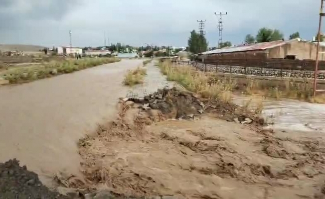 Van’da sel felaketi: DSİ’ye ihmal, belediyeye geç müdahale tepkisi