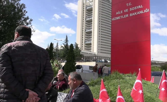 Gaziler, Aile Bakanlığı önünde eylemde..."Sesimizi duymazdan gelenler bilsin ki, bizler bu adaletsizlik giderilene kadar bu alanı terk etmeyeceğiz"