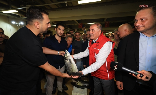 İBB Başkanvekili Nuri Aslan, Gürpınar Su Ürünleri Hali’nde balıkçıların yeni sezon heyecanına ortak oldu: “Yolunuz bahtınız açık olsun. Haydi rasgele, Vira Bismillah”